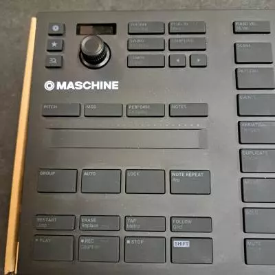 Native Instruments - MIKRO MK3 2